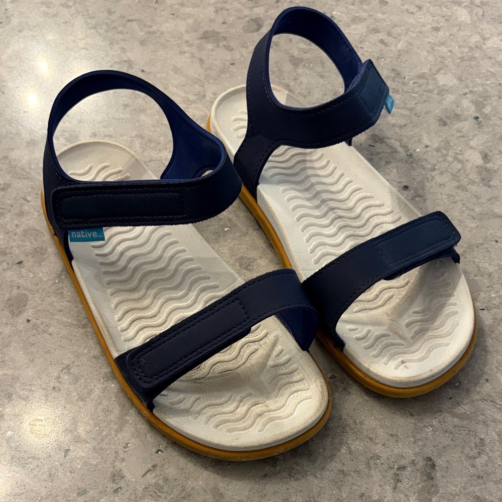 LIKE NEW Native Navy and White Kids Adjustable Strap Sandals with Tan Outsole
